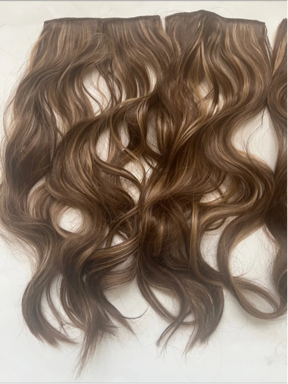 FESHFEN Clip in Hair Extensions 4 PCS Light Brown with Highlights 20”